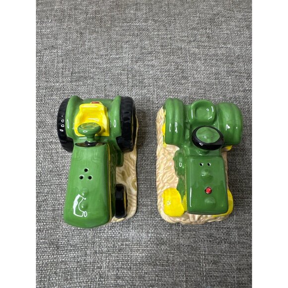 John Deere Tractor Ceramic Salt & Pepper Shakers Licensed Collectible Farmhouse - Picture 5 of 7